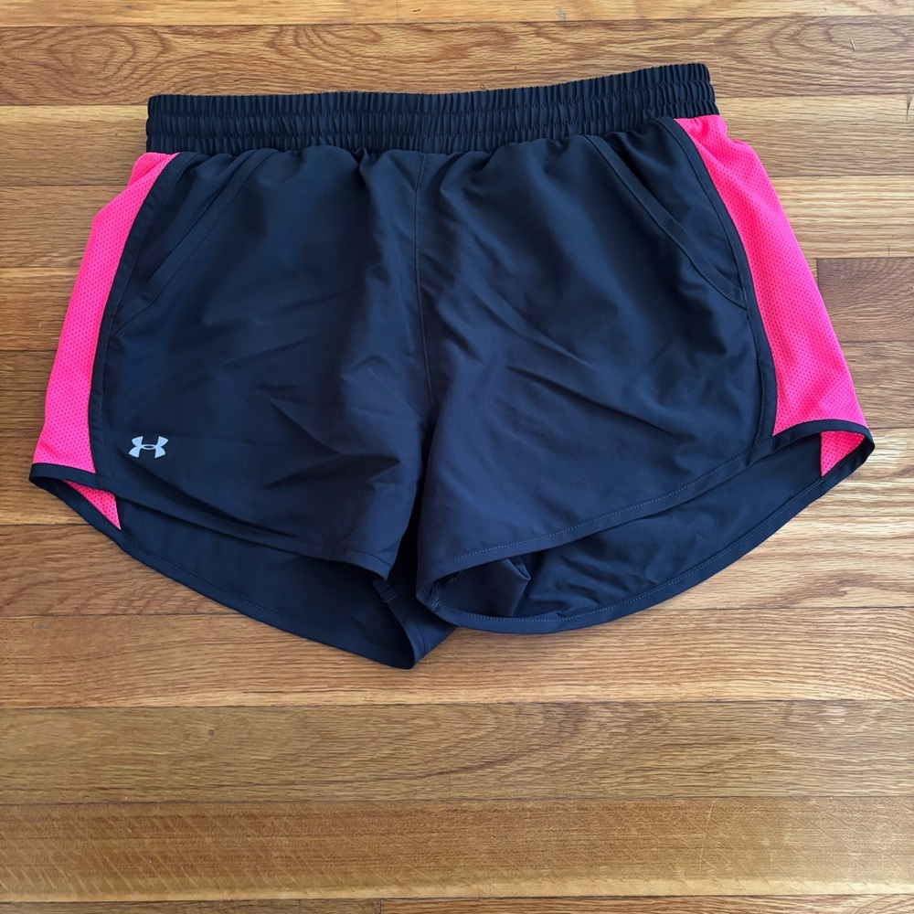 Under Armour Women's Athletic Shorts in Black and Pink / Size medium